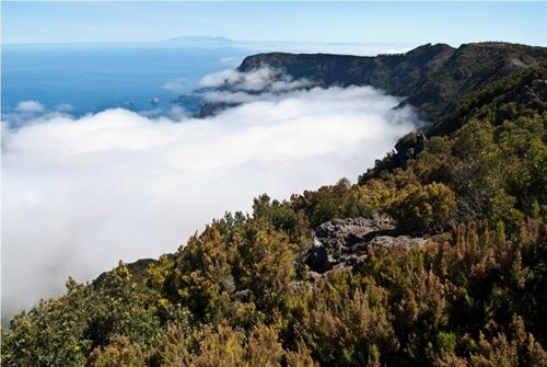 Isla de El Hierro se eleva 8,3 centímetros en ocho días