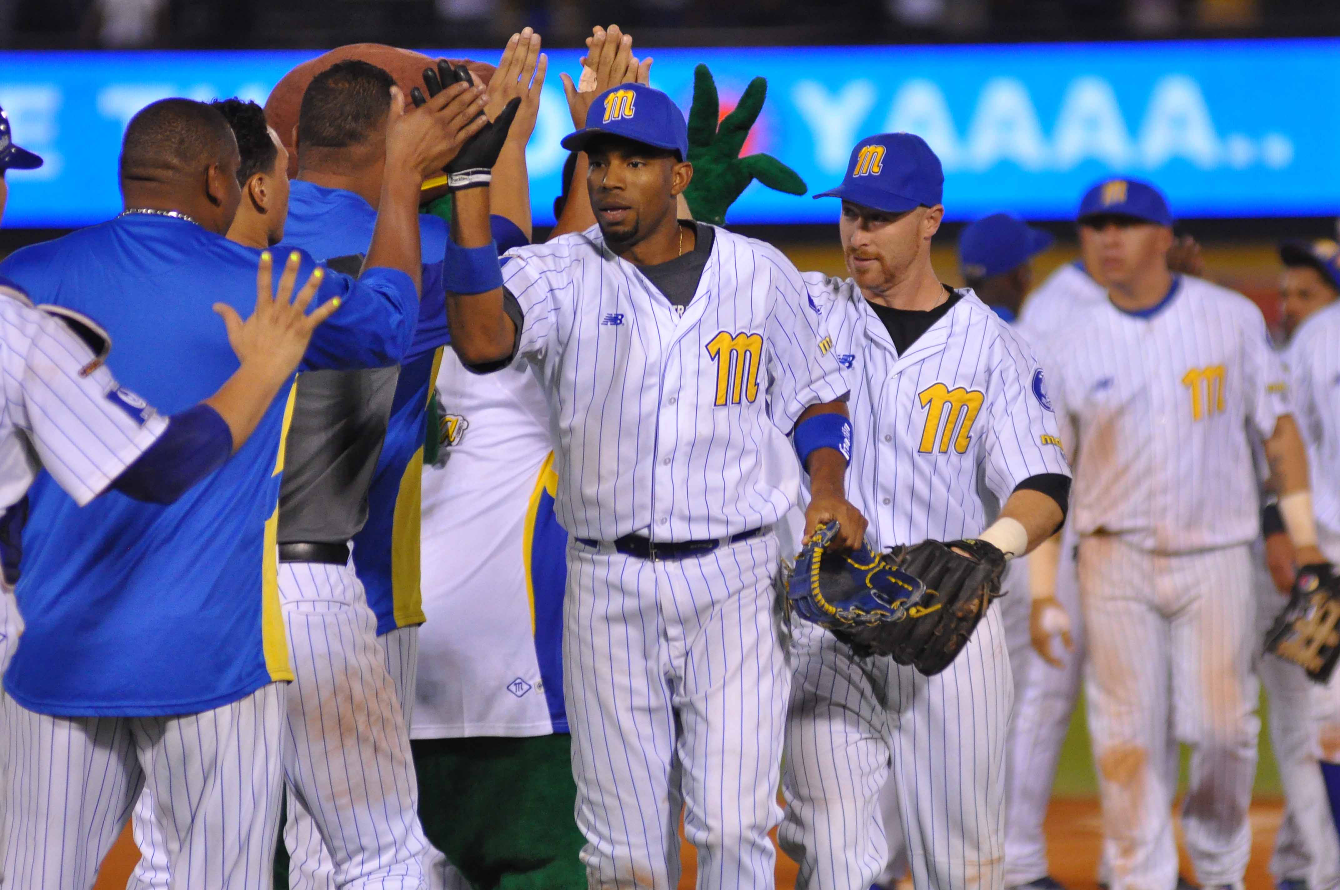 Los Navegantes se afianzan en el liderato de la serie semifinal (Fotos)