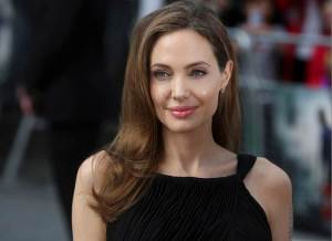 Cirugía de Angelina Jolie genera incremento de análisis femeninos sobre cáncer