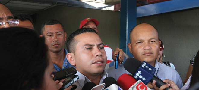 En el terminal de Maracaibo cambian pesos colombianos como “barajitas”