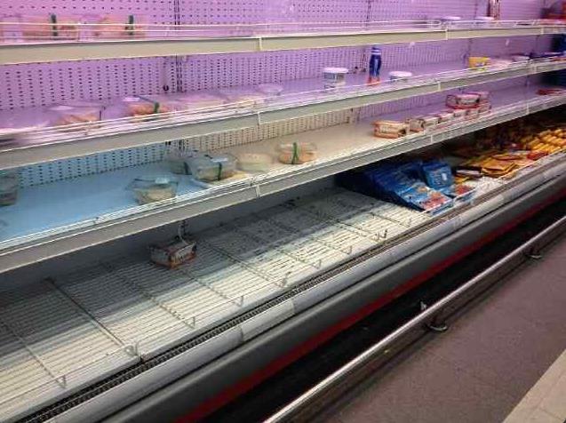 Así se encuentran los anaqueles de un supermercado (Fotos)