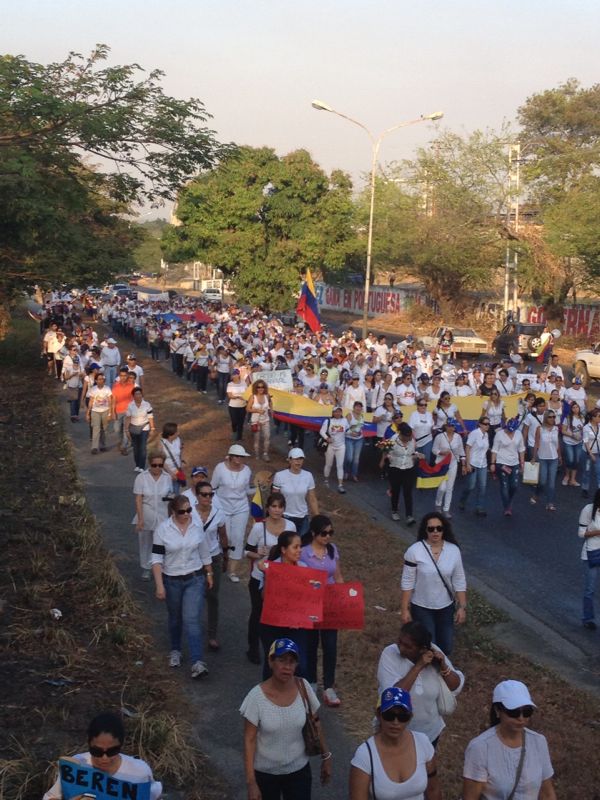 Mujeres en Acarigua salieron a marchar por la paz de Venezuela (Fotos)