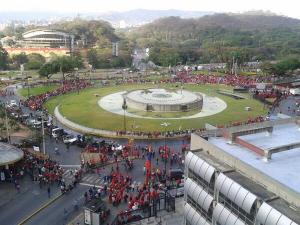 Marcha y concierto oficialista colapsan Plaza Venezuela (Fotos)