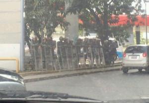 Organismos de seguridad cierran acceso a Las Mercedes (Fotos)