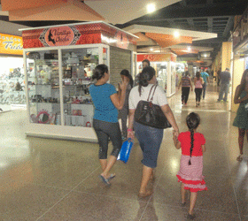 Cierre de centros comerciales afectaría a consumidores