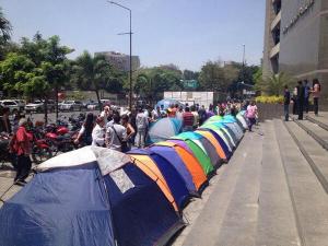 #JóvenesVenezolanos instalan carpas frente sede de la ONU (Fotos)