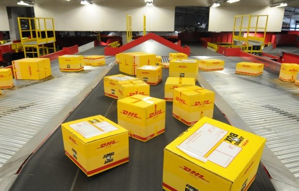 DHL niega salida del país