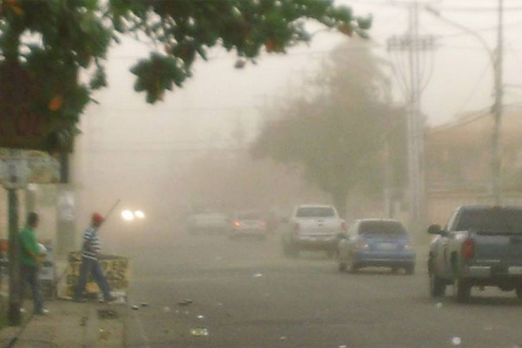 Cabimas sacudida por tormenta de arena y granizo