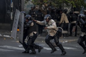 La UE espera que la misión de Unasur logre aliviar tensiones en Venezuela