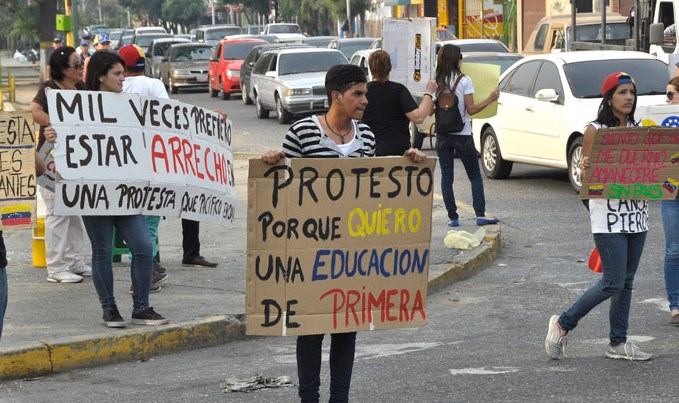 Estudiantes inician jornada casa por casa en Barquisimeto