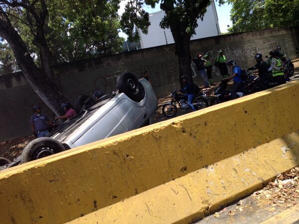 Reportan accidente llegando al túnel de La Trinidad (Foto)
