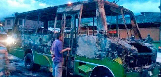 Queman otro autobús en el estado Táchira