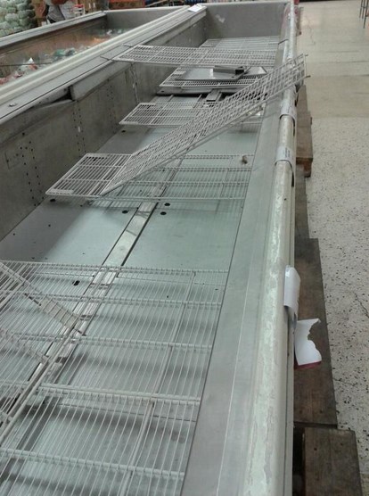 Así estaba una nevera en un supermercado en Caracas (Foto)
