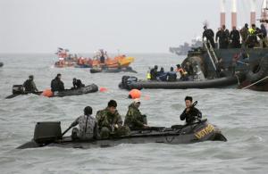 Rescatan diez cuerpos del ferry surcoreano y asciende el número de muertos