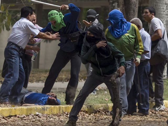 Maduro denuncia agresiones en la UCV…y pasa por alto esto (Fotos + Video)