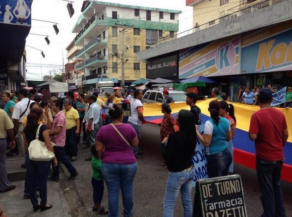 En la tierra de Chávez, la población también se lanza a las calles a protestar (Fotos)