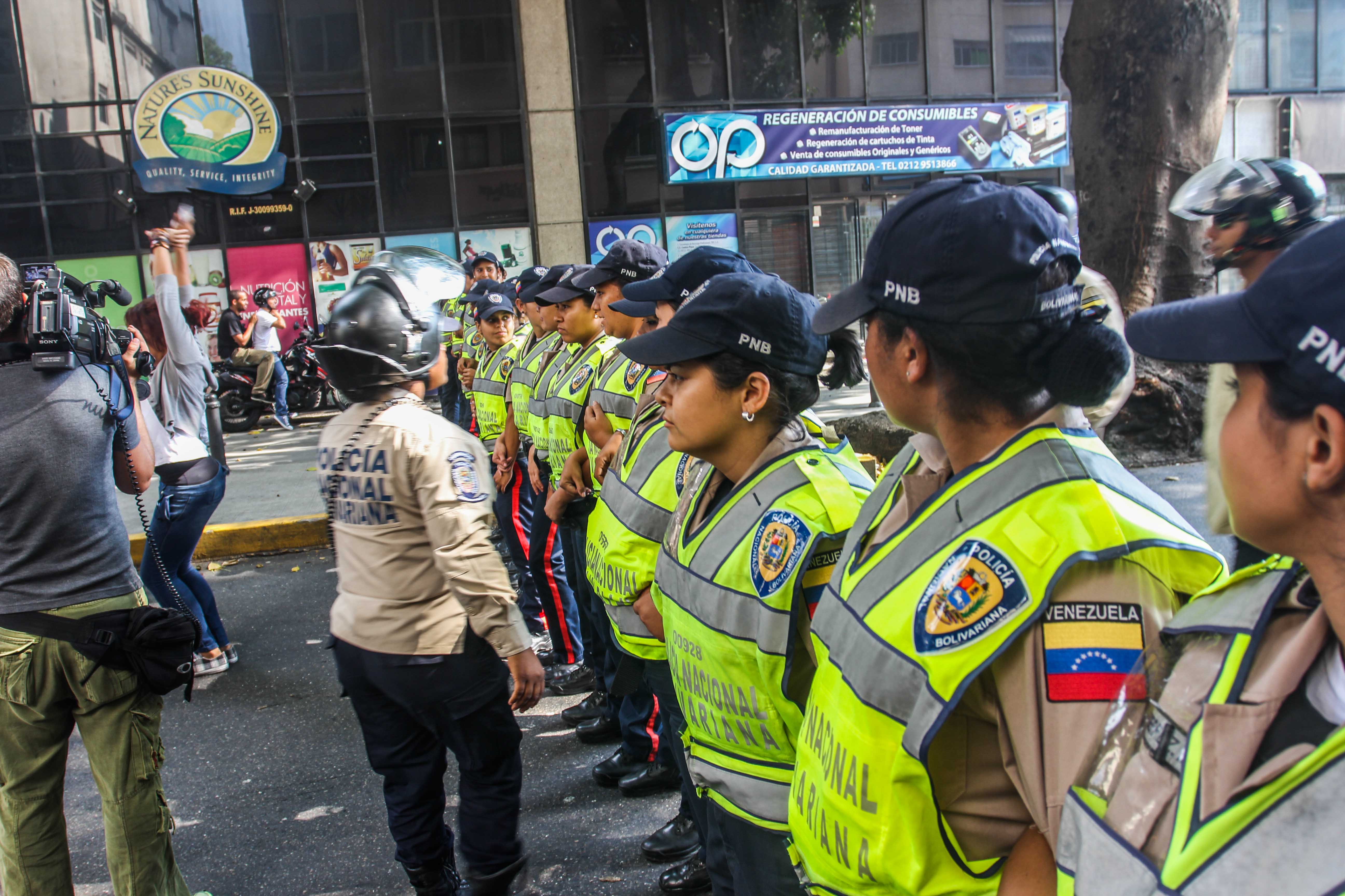 Municipio Libertador libre de homofobia… pero los reciben con un piquete de la PNB en la Solano (Video)