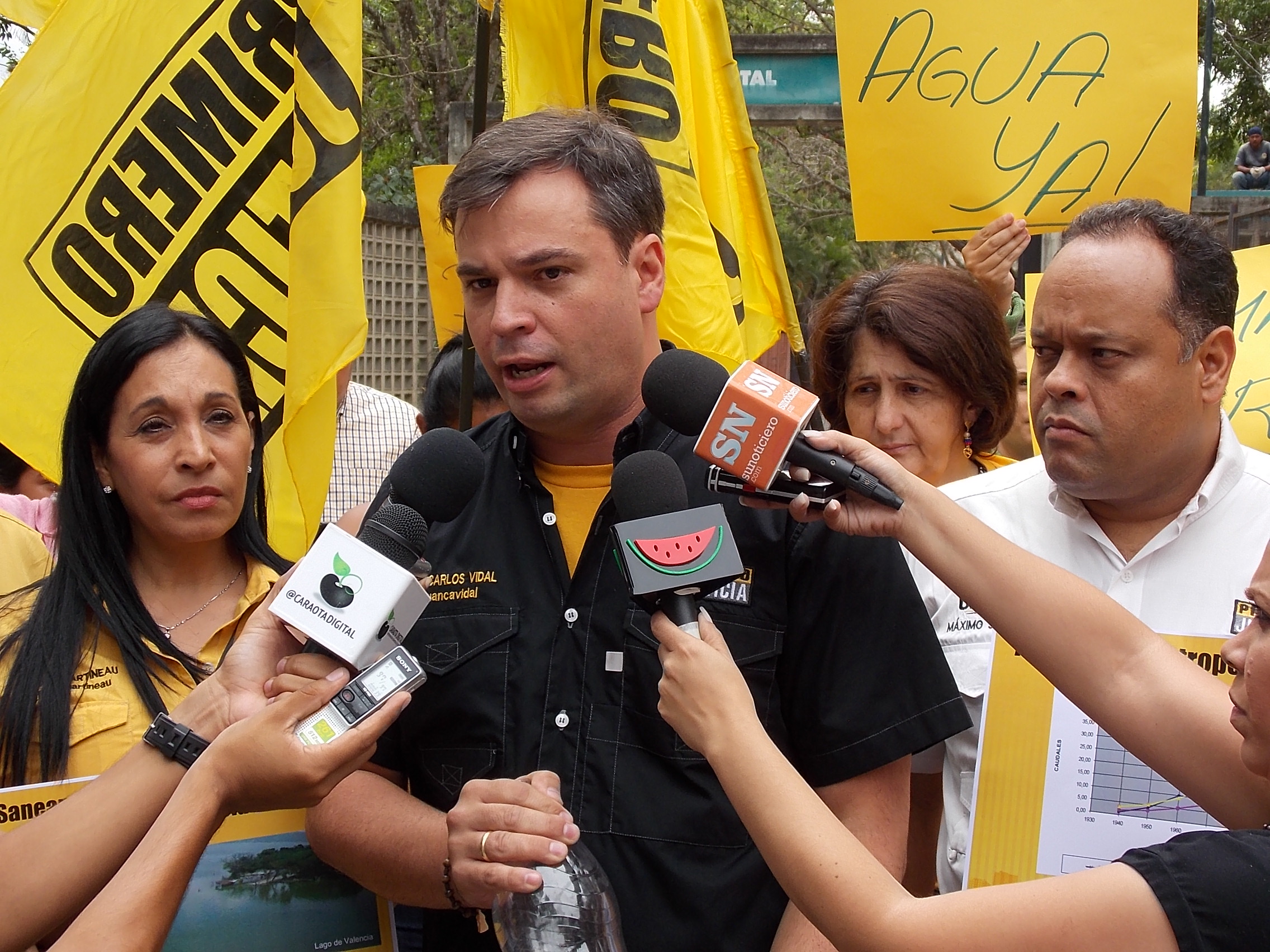 “Con el racionamiento someten al pueblo a 2 litros de agua por persona para bañarse”