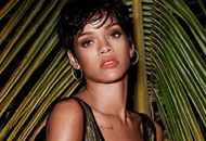 Es Rihanna, topless, en Vogue
