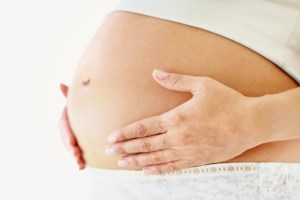 Mujeres sin hijos son propensas a esclerosis múltiple
