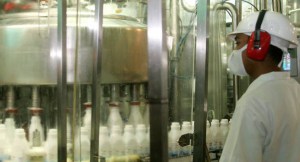 Gobierno analizará ajuste en precio de la leche
