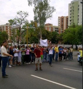 UCV en Maracay sale a la calle a protestar #12M (Foto)