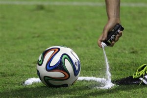 Argentina obligó a árbitros de fútbol finalizar huelga por ataque a colega