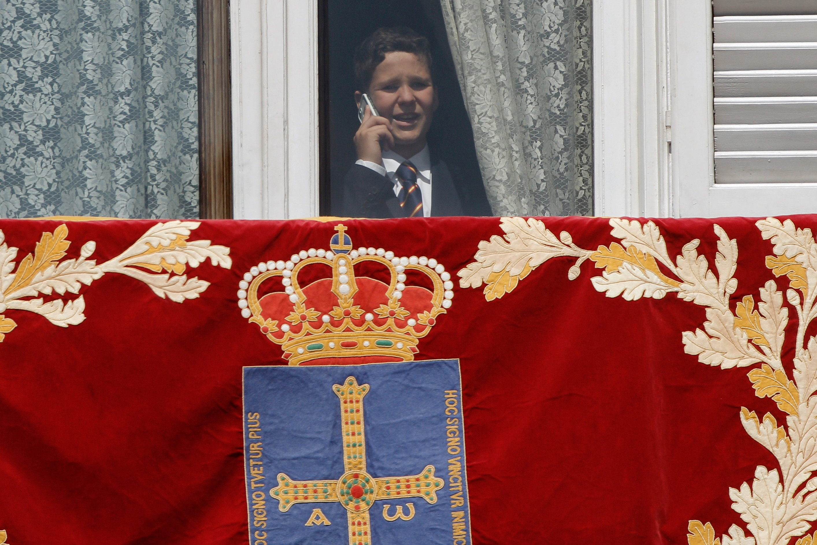 Felipe Froilán hablando en el Palacio Real arrasa en las redes sociales (Fotos)