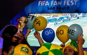 ¿Caretablismo? nivel brasileño: “Fifa go home” en pleno Fan Fest (FOTOS)