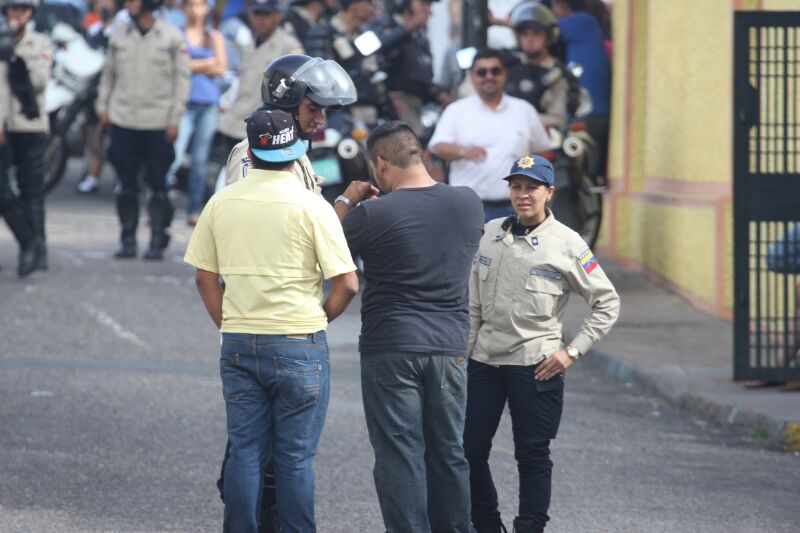 Delincuentes interrumpen represión en Táchira (Fotos)