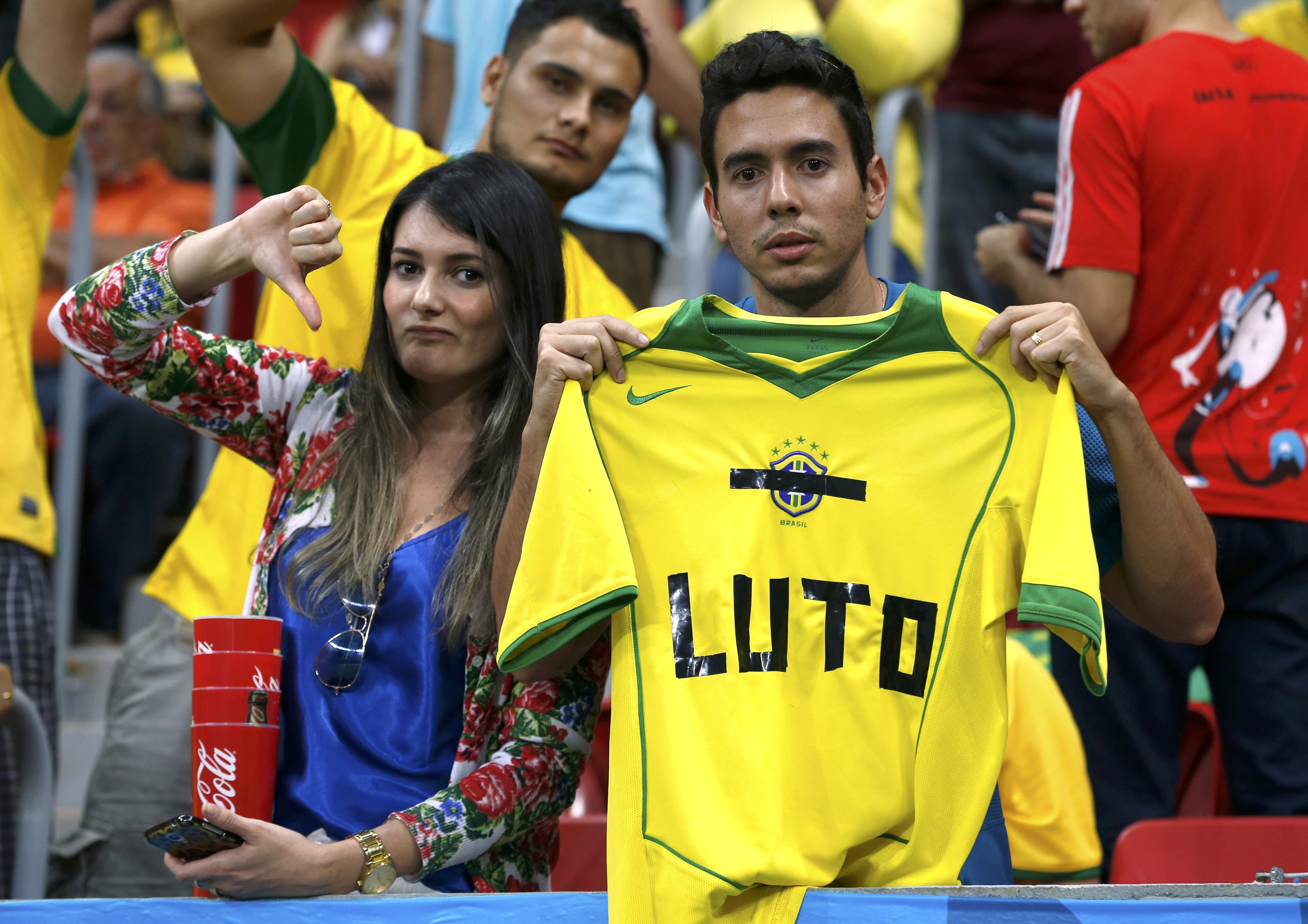 Hasta en el encuentro por el tercer lugar brasileños muestran enojo con su selección (Foto)