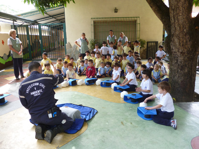 Niños de Chacao aprenden a salvar vidas