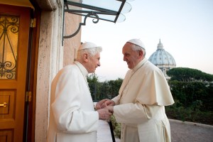 Papa Francisco invitó a Benedicto XVI a reunión de ancianos en el Vaticano