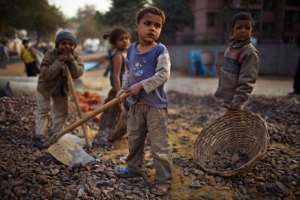 Gobierno chileno pide perdón a más de 200.000 niños que trabajan en el país