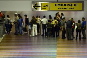Aerolíneas de acuerdo con Maduro en que hay que finiquitar deudas