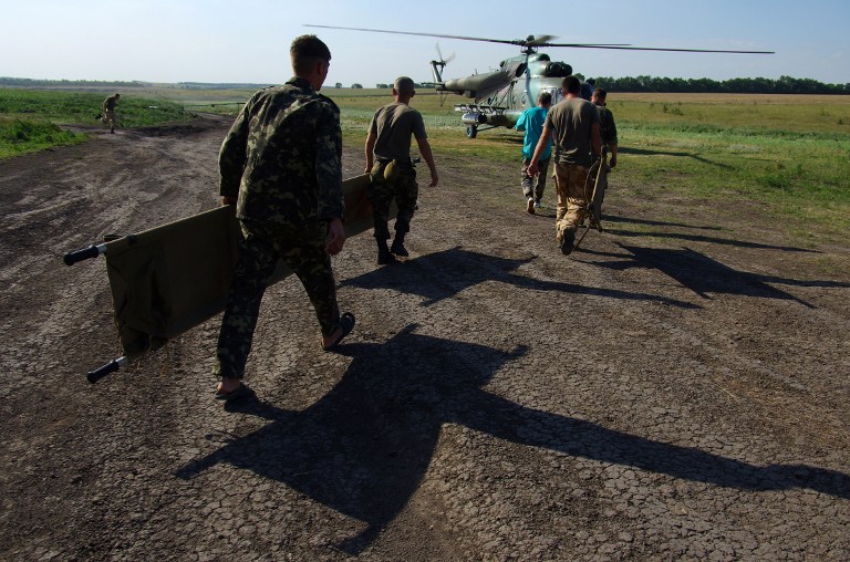 Investigadores trabajan en lugar donde cayó avión malasio pese a los combates en Ucrania