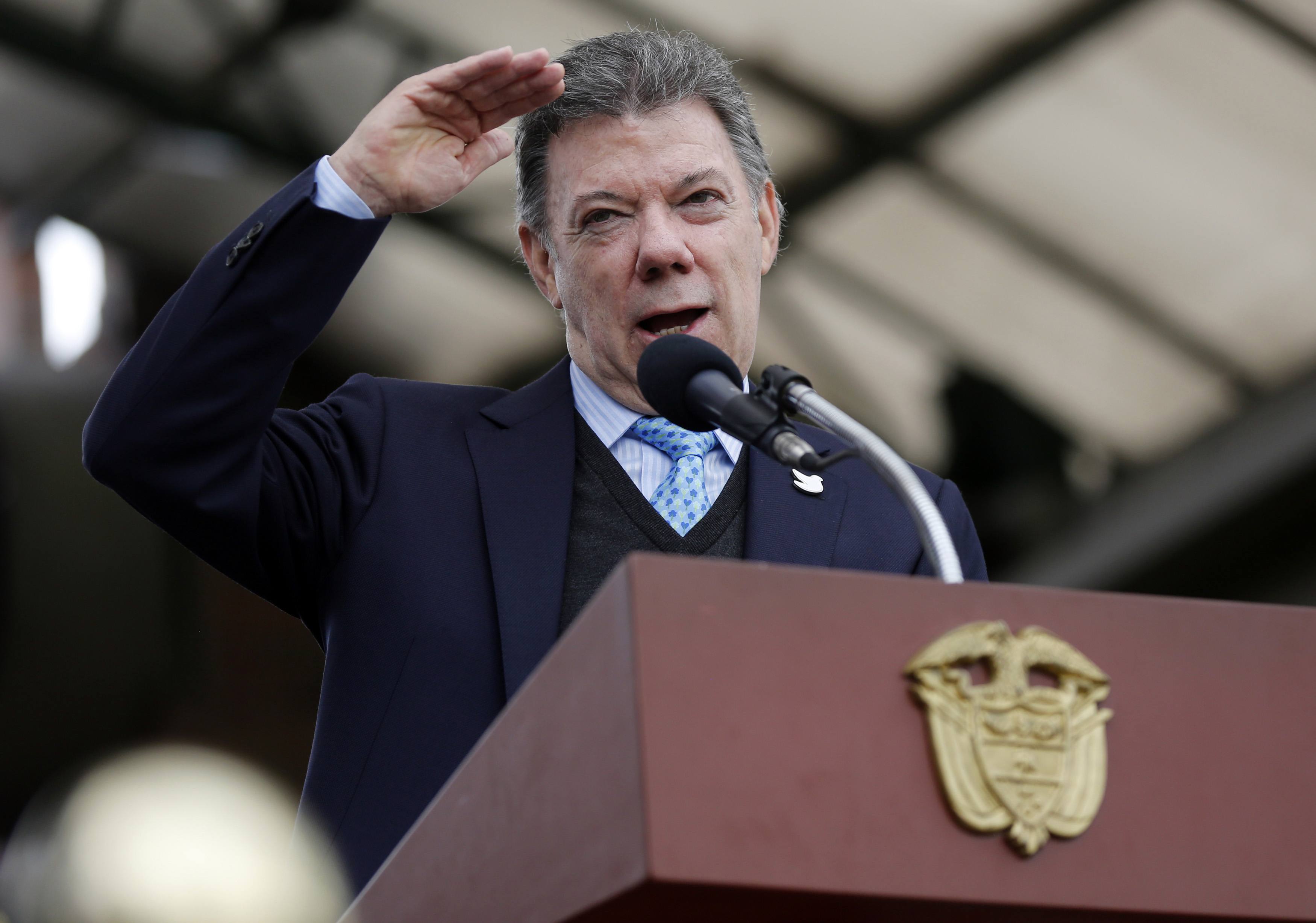 Santos afirma que Uribe intentó negociar con las Farc y ELN durante su gobierno