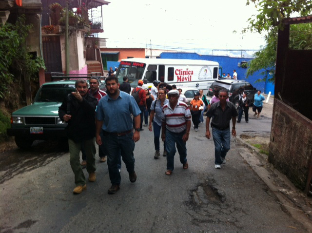 Smolansky y su equipo recorrieron El Calvario para conocer denuncias de los vecinos