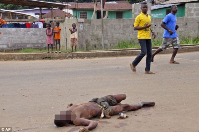 IMPACTANTE: Dejan a víctimas del ébola en el suelo por temor