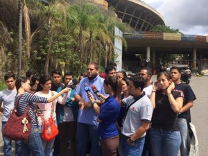 Estudiantes exigen comisión para evaluar estado de salud de joven torturado en el Sebin