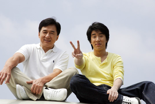 Por posesión de drogas detienen al hijo de Jackie Chan