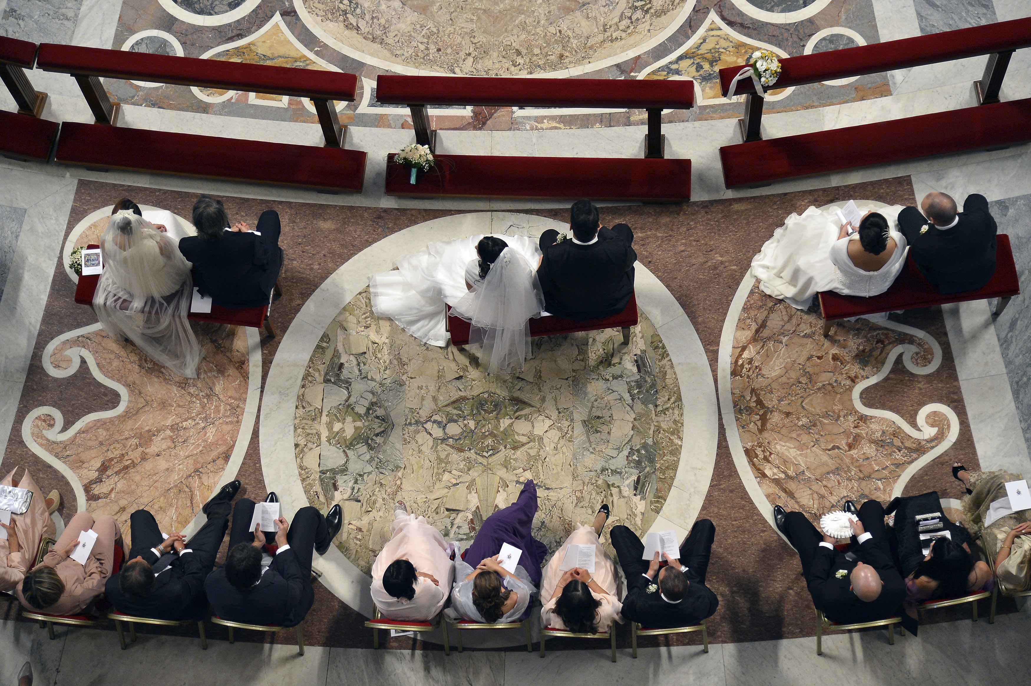 El papa Francisco ofició los primeros matrimonios de su pontificado (Fotos)