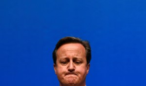 Cameron presenta sus excusas por un doble delito de lesa majestad