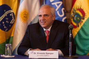 Samper asegura que Unasur puede ayudar a solucionar conflicto colombiano