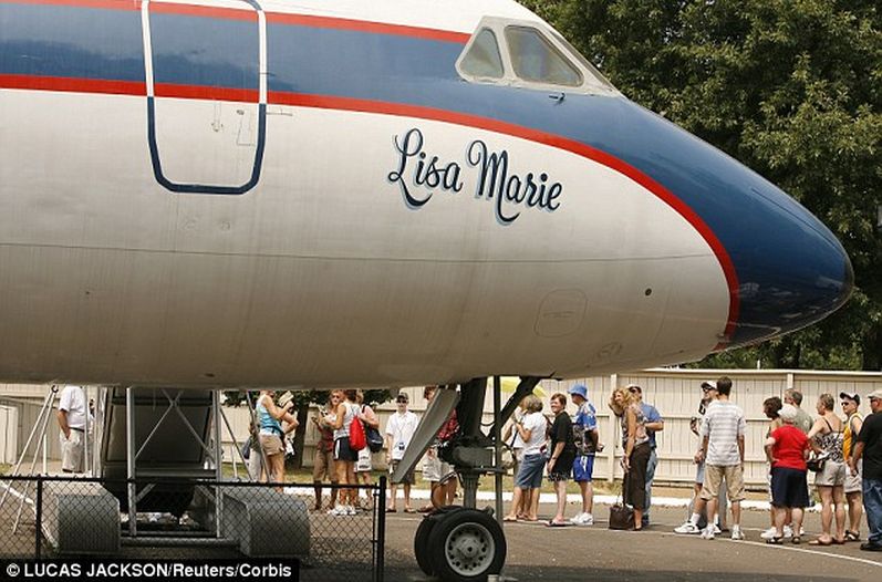 Dos aviones privados de Elvis Presley salen a la venta