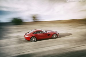 Superguapo y lo deseas… el nuevo Mercedes-AMG GT (FOTOS)