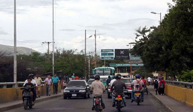Mototaxis protestan en la frontera colombo-venezolana (Fotos)