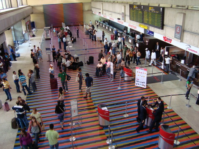 Negligencia en Maiquetía: viajera es golpeada por una lámpara (Foto)