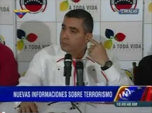 Rodríguez Torres se rasca el oído cuando le hacen preguntas sobre robos (Video)