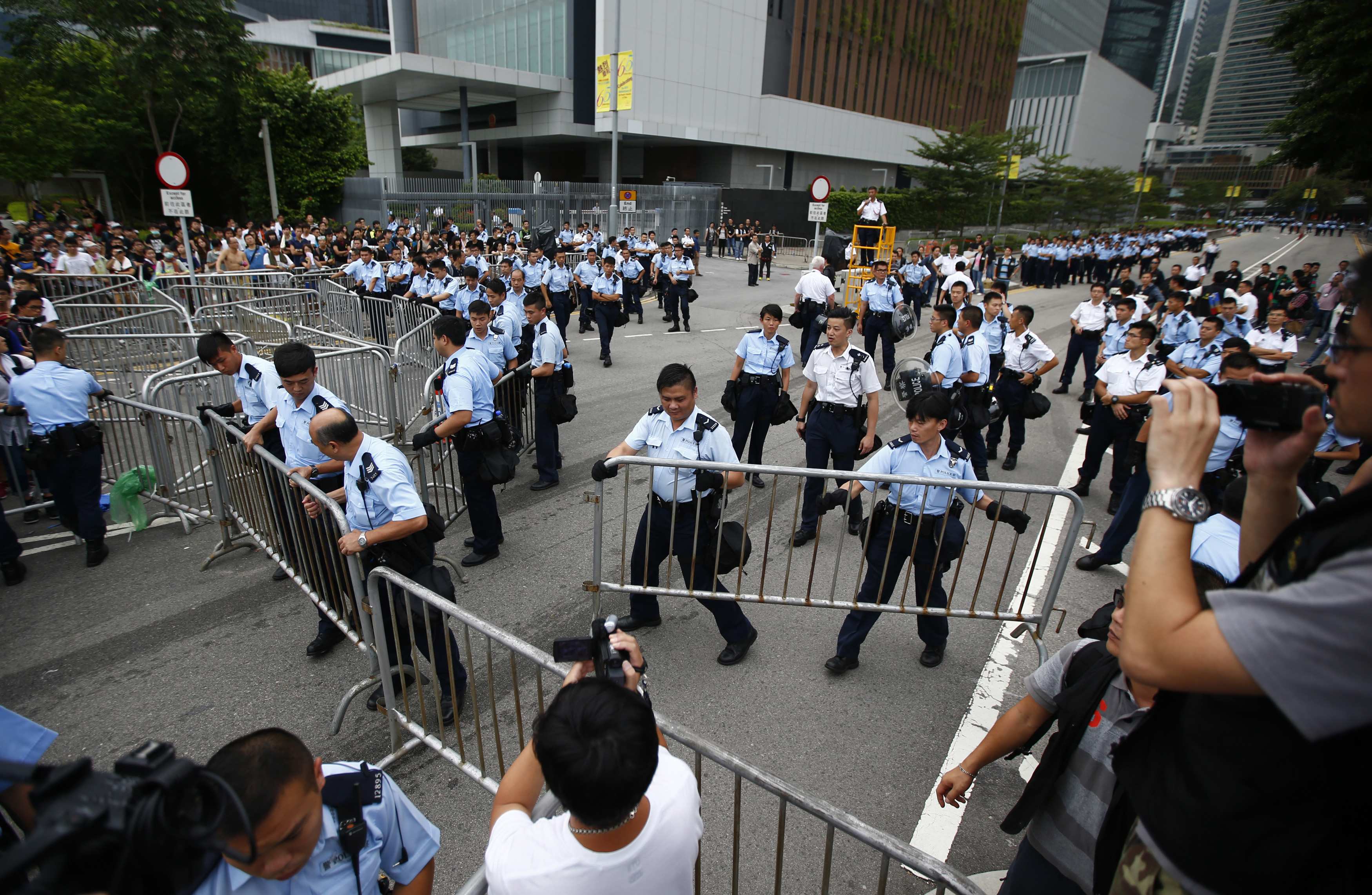 El gobierno de Hong Kong pide a los manifestantes que se dispersen pacíficamente